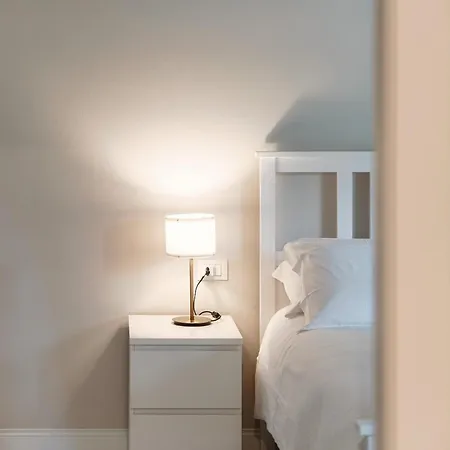 Cream - The House Of Travelers Apartment *