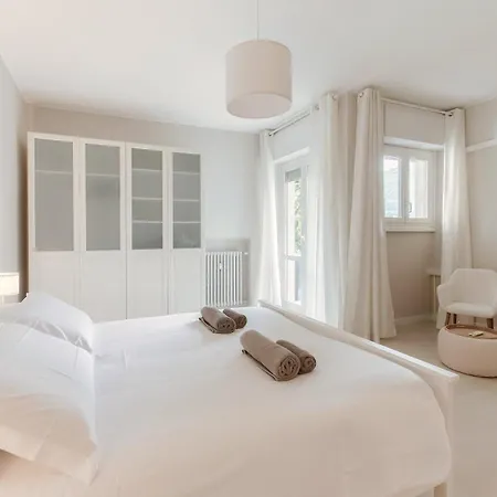 Cream - The House Of Travelers Apartment Como